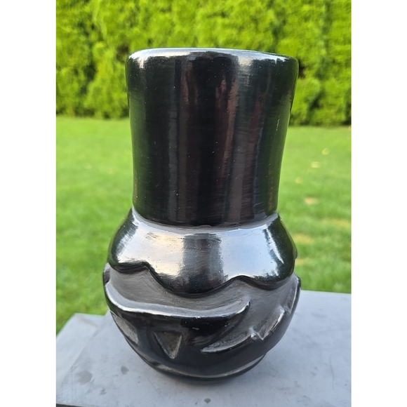 Santa Clara Pueblo Blackware Pottery Signed Madeline T. 7.2" Avanyu Excellent - Picture 5 of 16